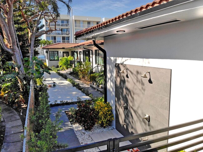 Building Photo - 8333 Harding Ave