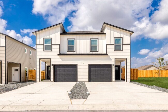 Foto del edificio - BRAND NEW 3 Bedroom, 2.5 Bathroom, Two-story Townhome