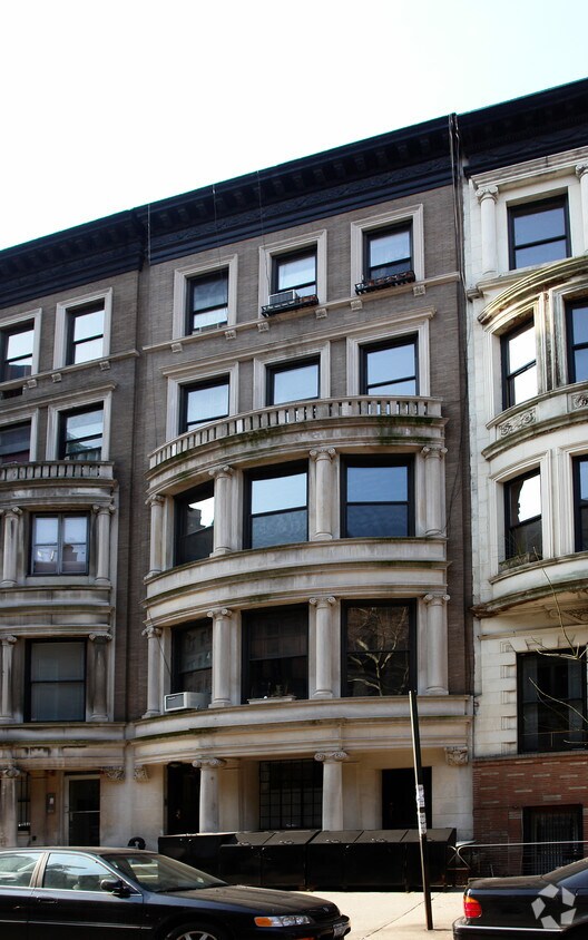 Building Photo - 36 W 69th St
