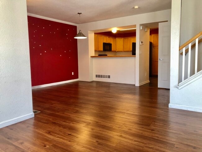 Building Photo - Stunning Townhome in Loveland!