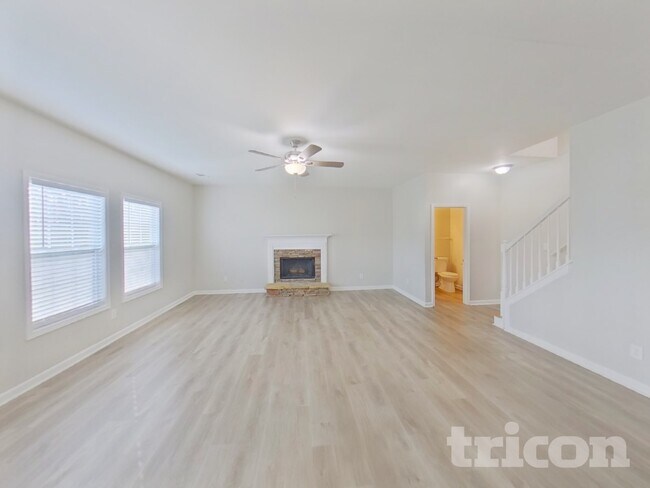 Building Photo - 383 Oakhaven Way