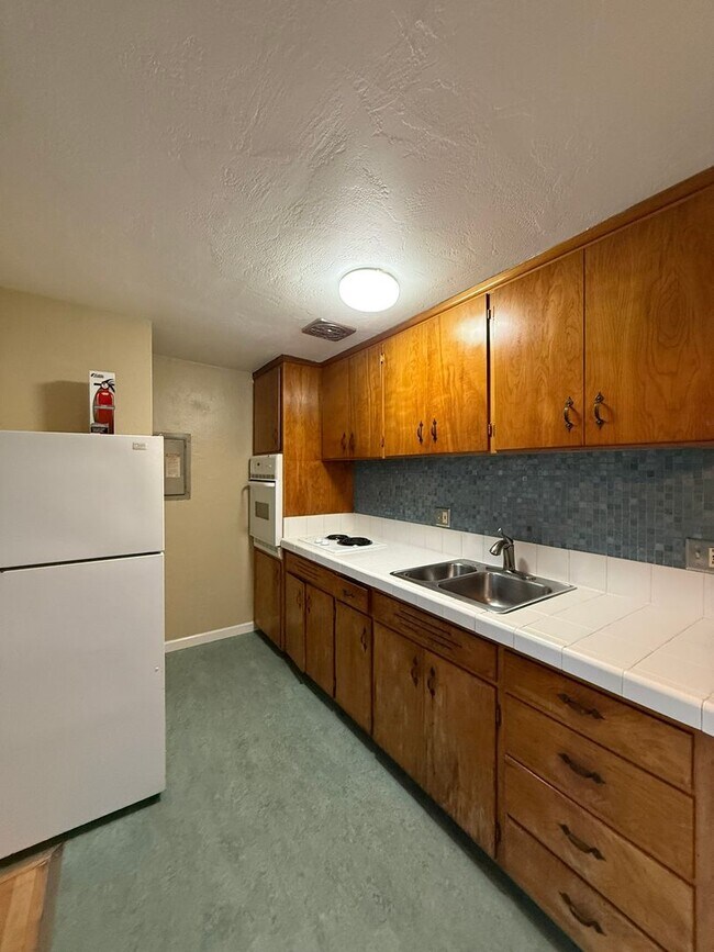 Building Photo - 2950wi