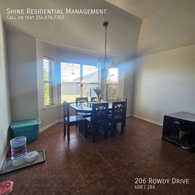 Building Photo - 206 Rowdy Dr