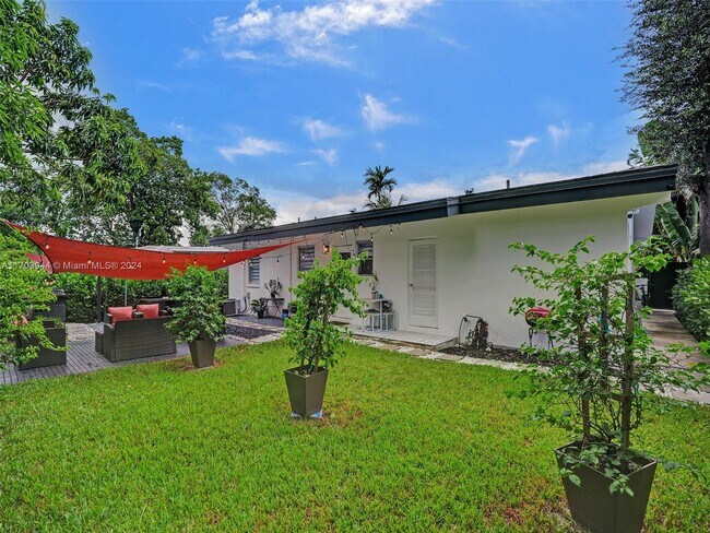 Foto del edificio - 281 NE 112th St