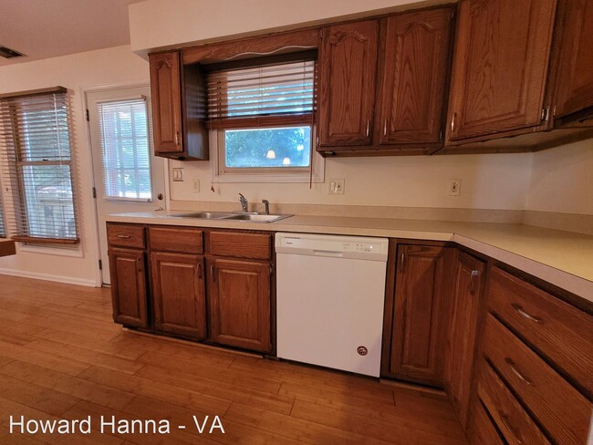 Building Photo - 3 br, 1.5 bath House - 1318 Milton Street