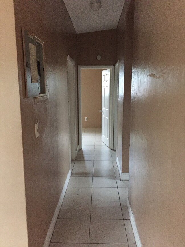 Foto del edificio - 3025 NW 8th Rd