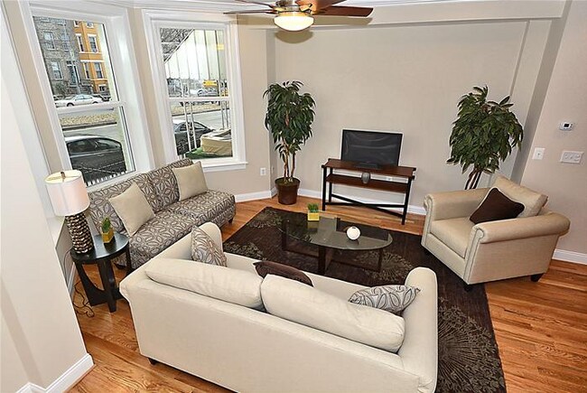 Foto del edificio - 21 Rhode Island Ave NW