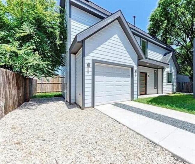 Building Photo - 502 Tillery St