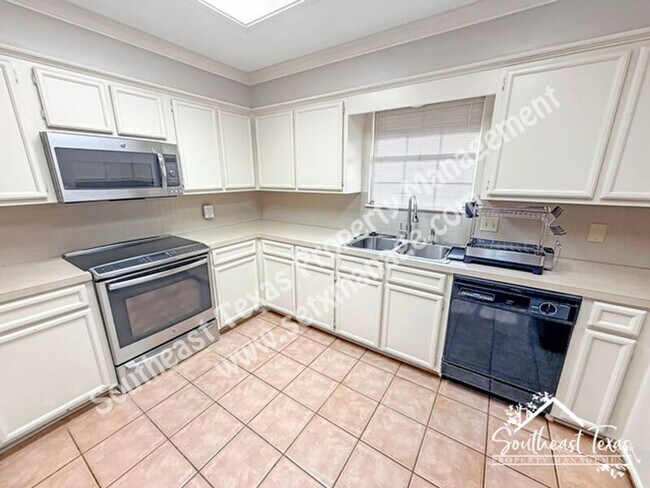 Building Photo - 6345 Tahoe Dr