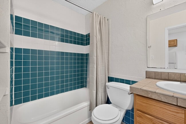 Building Photo - Cloverleaf Apartments