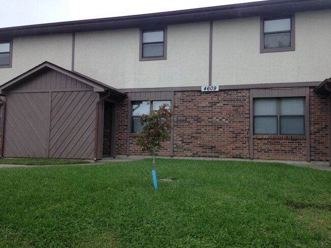Building Photo - 4609 W Millbrook Dr