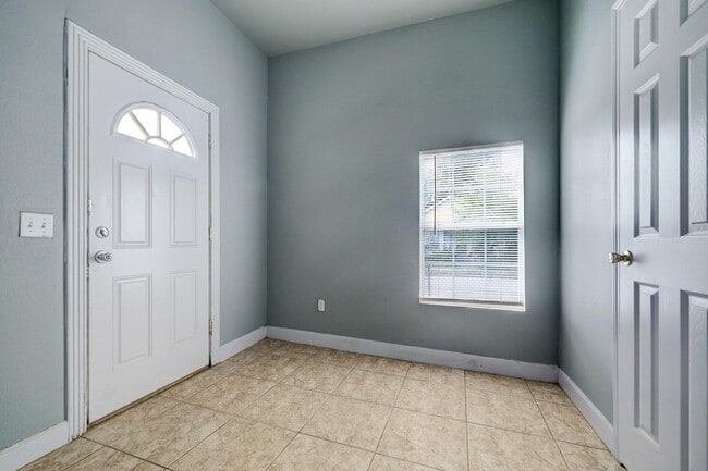 Building Photo - 1413 Hussion St