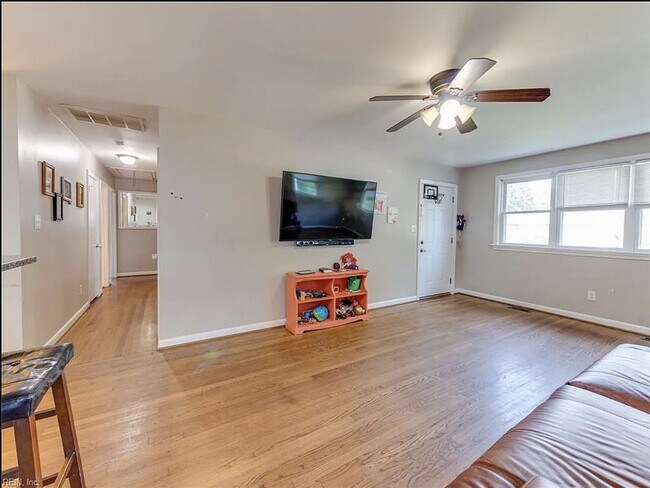 Foto del edificio - 3 bedroom /2 bathroom- Deer Park Grove