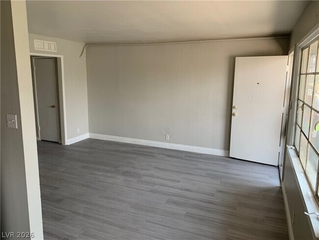 Foto del edificio - 230 W Boston Ave