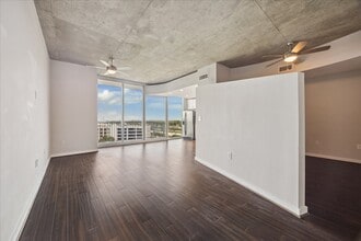 Building Photo - 5925 Almeda Rd