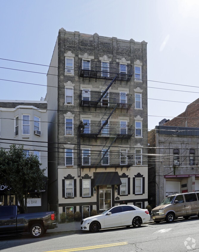 Foto principal - 4614 - Weehawken Hudson Equity, LLC