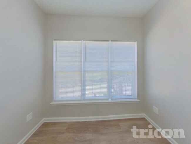 Building Photo - 3004 Dairy Farm Dr