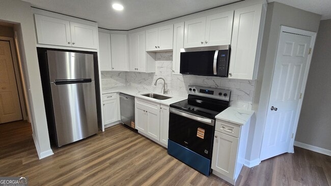 Building Photo - 3025 Mangum Dr