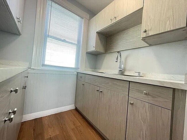 Foto del edificio - 231 Laurel St