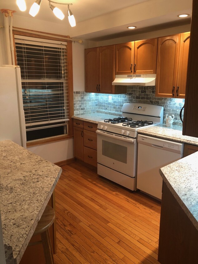 Foto principal - 8768 20th Ave