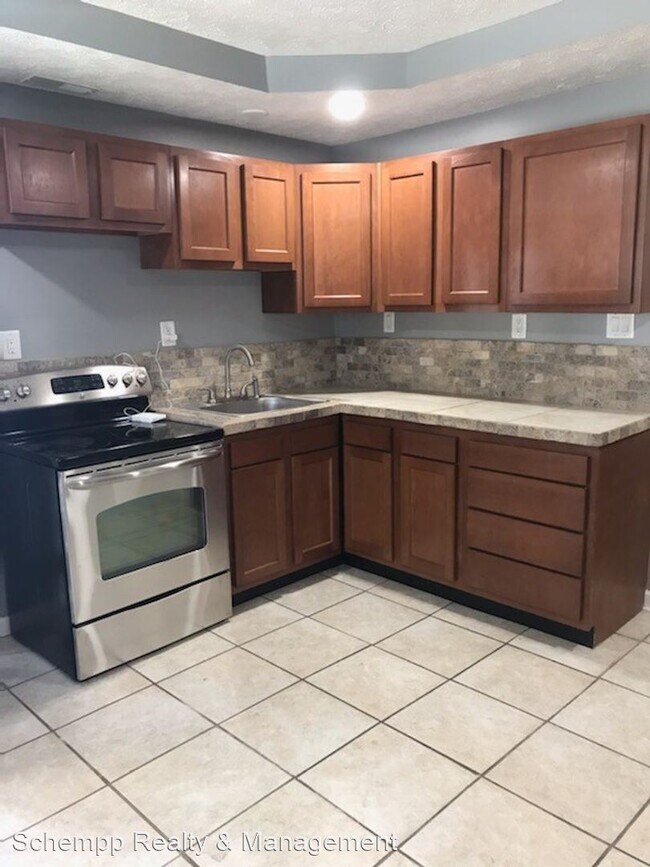 Building Photo - 3 br, 2.5 bath House - 600 North 33rd Street