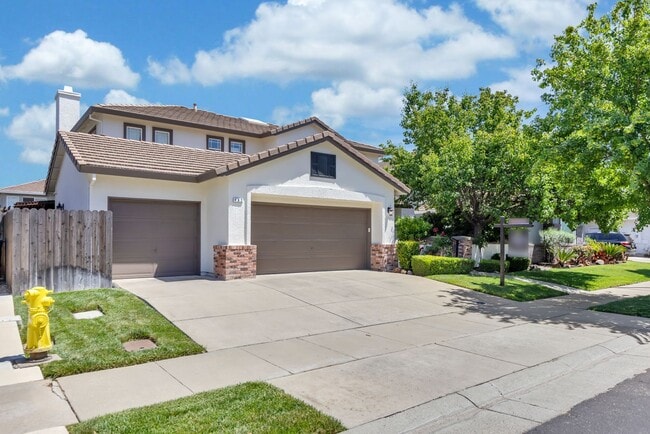 Building Photo - Summer retreat all year! Lovely Roseville Pool Home