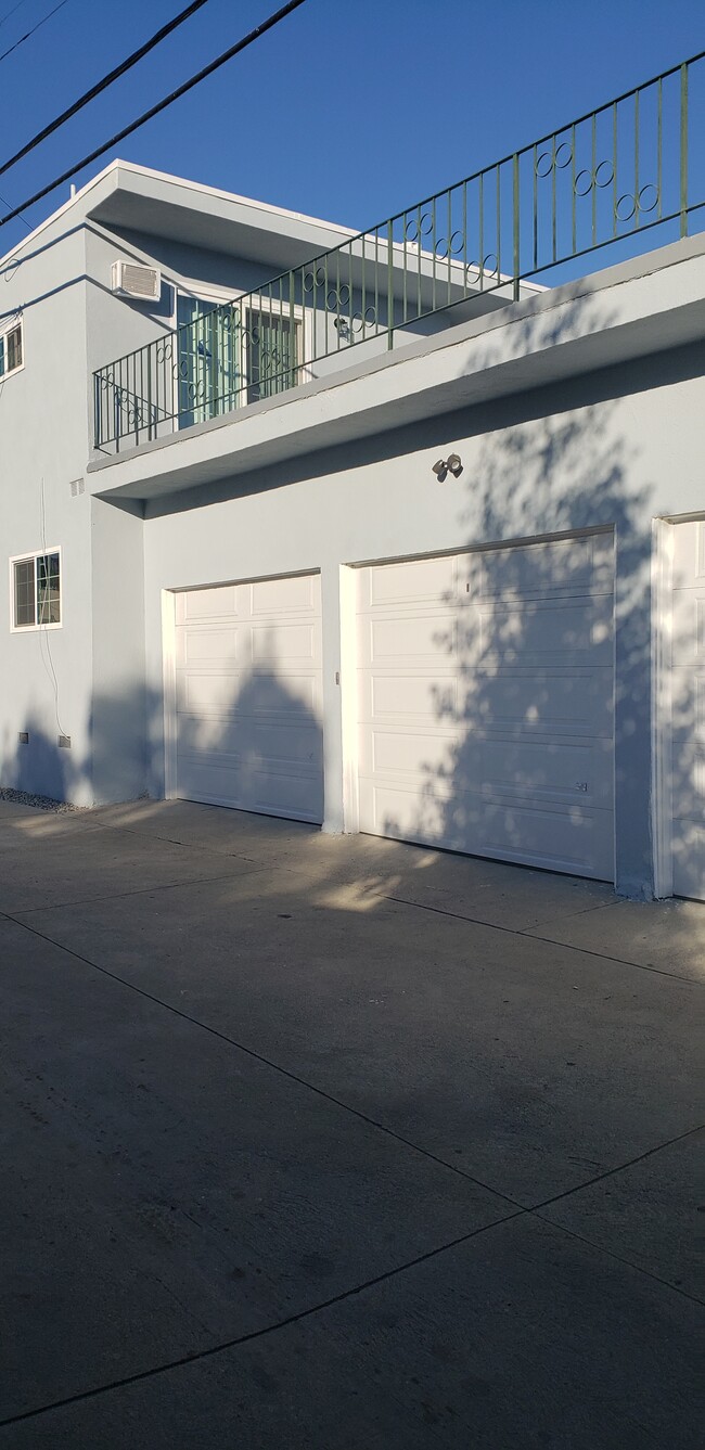 Remote controlled garage with storage space. - 414 E Doran St