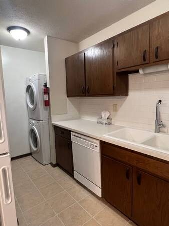 Foto del edificio - 1072 Carmel Ct