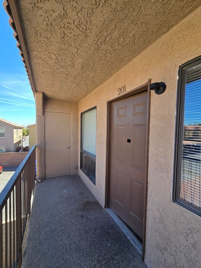 Foto del edificio - A nice & cozy 1-bedroom, 1-bathroom upstairs condo