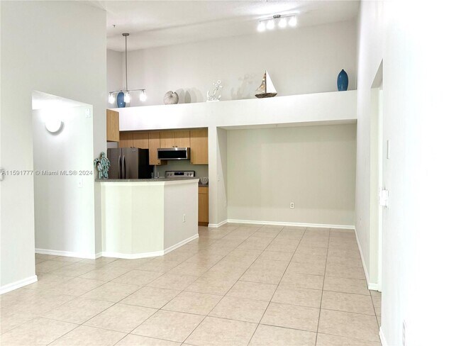 Building Photo - 1020 Villa Cir