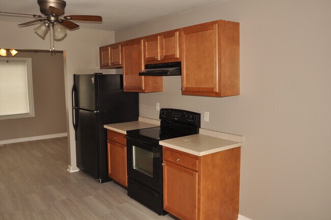 Building Photo - 900 Franora Dr
