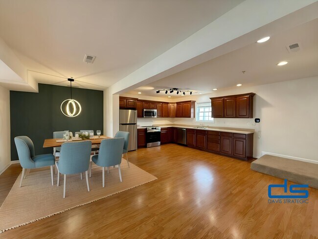 Foto del edificio - 550 Riverside Dr