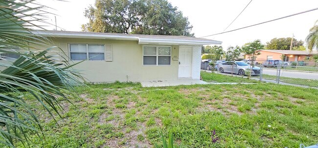 Building Photo - 153 NE 185th Terrace