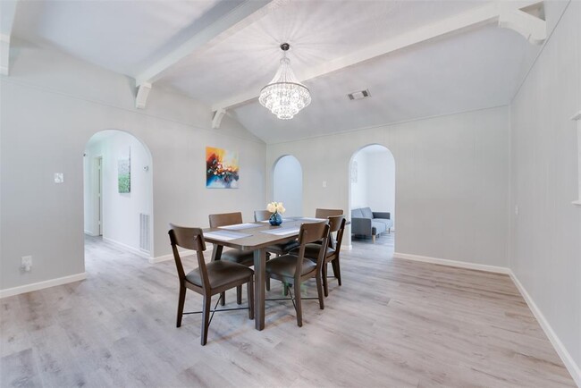 Foto del edificio - 14733 Calhoun Rd
