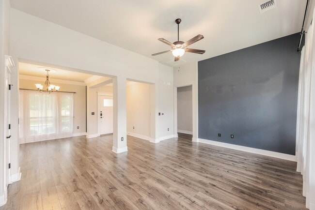 Building Photo - 11108 Railway Ln