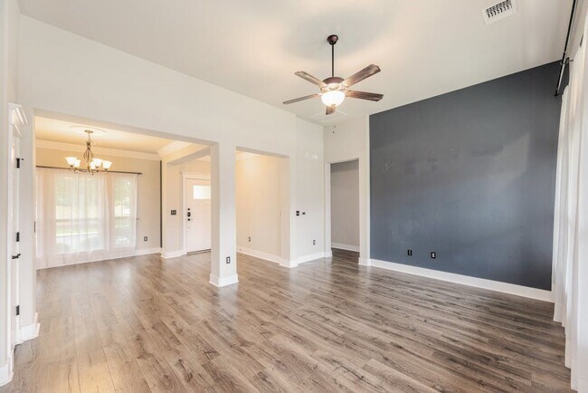 Foto del edificio - 11108 Railway Ln