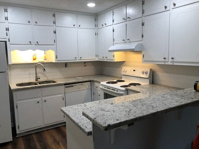 Kitchen - 5012 Leeshire Trail