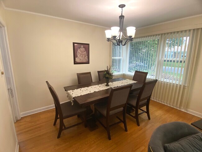 Foto del edificio - 7737 Park Ave