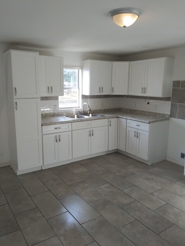 801 Sanches Ave, Pleasanton, TX 78064 House Rental in Pleasanton, TX