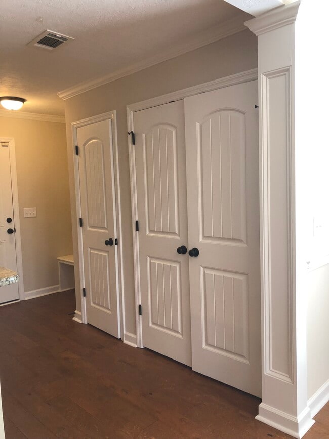 Building Photo - 3068 Ashley Lp