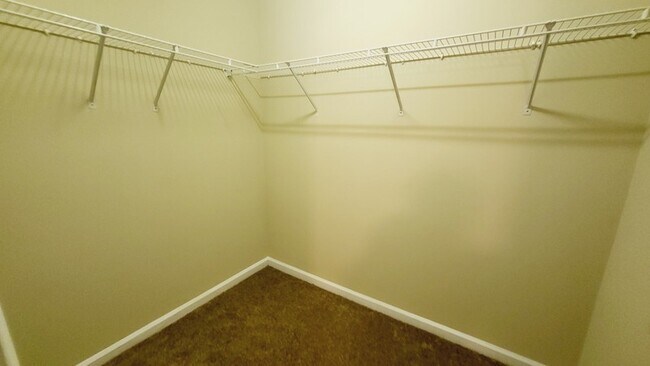 Building Photo - 818 Tiger Ln