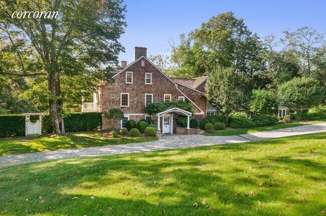 Foto del edificio - 120 Edge of Woods Rd