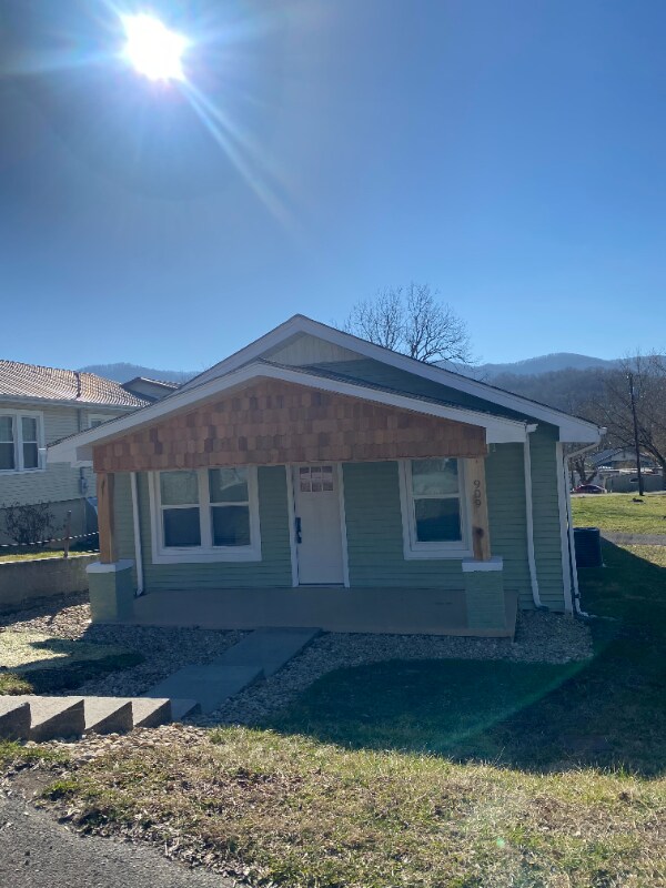 Foto principal - 909 E Cumberland Ave