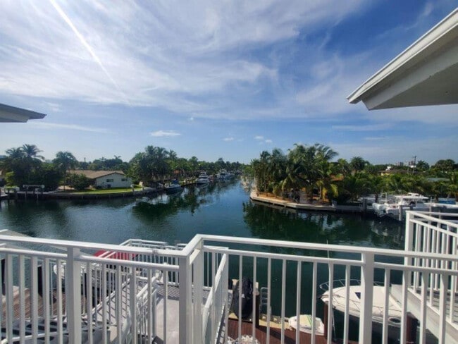 Foto del edificio - 2430 NE 135th St