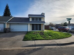 Building Photo - 1376 Eaglerock Pl