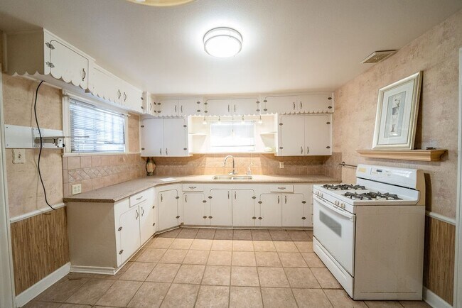 Foto del edificio - 2218 Chapman St