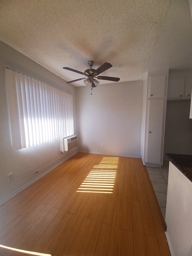 6551 De Soto Ave, Canoga Park, CA 91303 6551 De Soto Ave Canoga Park