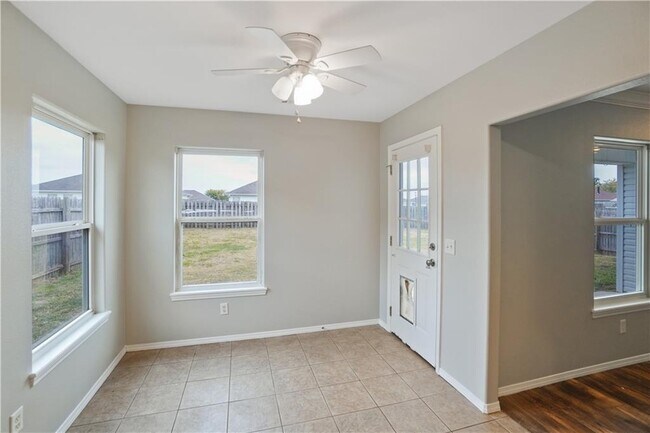 Foto del edificio - 6400 SW Meadow Well Ave
