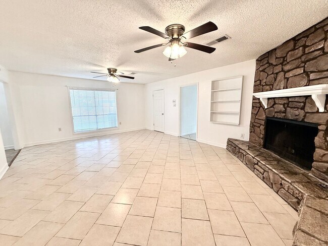 Building Photo - 16405 Patton Ave