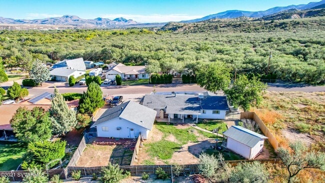 Building Photo - 552 E Lamarcia Dr